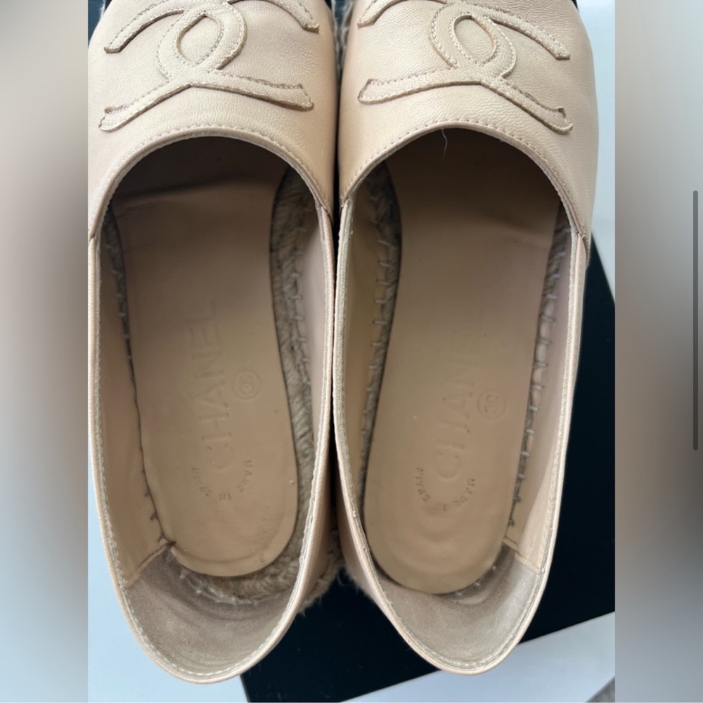 CHANEL lambskin Cream and Black Espadrille Shoes - Picture 9 of 10